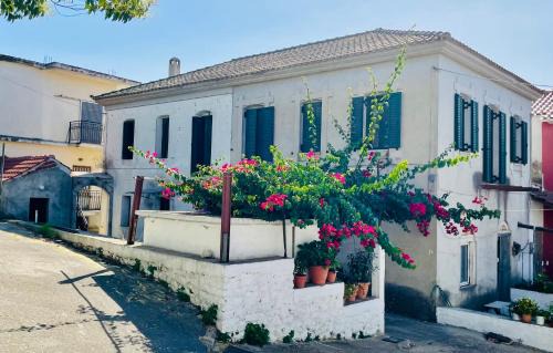 Monastiraki Villa | 1908 - live a century back