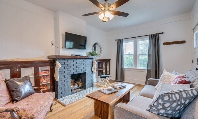 Tucson Apartment | 1926 Historic Duplex/Near U of A/1 BR & 1 BA