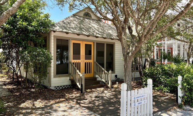 Seaside House | 194 Feet to Beach in Seaside, 2 Kings, Sleeps 8 & 2 Adult Bikes!