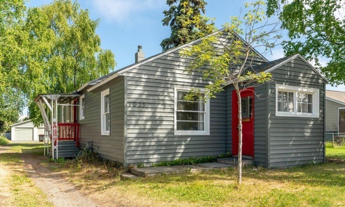 South Addition Cottage | 1940s Charming Two-Story Downtown Anchorage Home