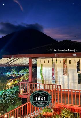Los Naranjos House | 1961 Los Naranjos Hostal