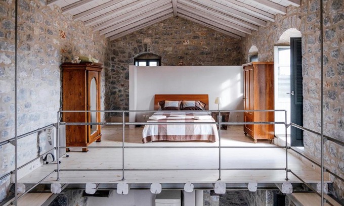 Pagkia House | 1BDR Loft in Stone Tower, majestic view in Mani