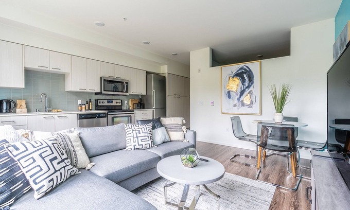 Mercer Island Apartment | 1BR | Lounge, Gym | Mercer Island | Sophari E