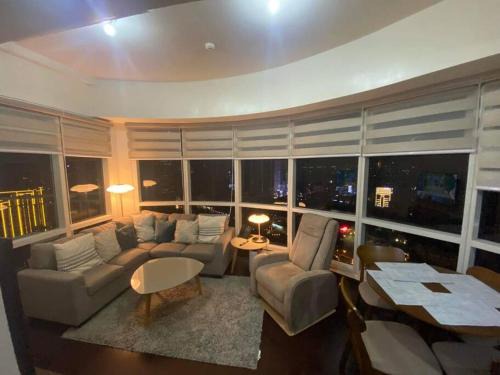 Highway Hills Apartment | 1BR Premium condo - Twin Oaks Pl PANORAMIC VIEW