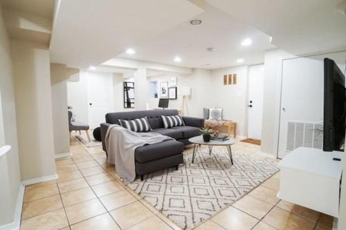 Chicago Apartment | 1BR Trendy Basement Apt with Laundry & Parking - Central Trendy