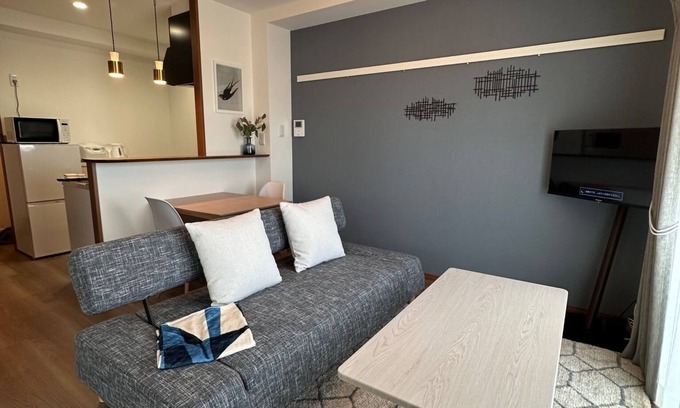 Maekawa Apartment | 1LDK 2 double beds 1 sofa bed WiFi available p/Nanjo Okinawa