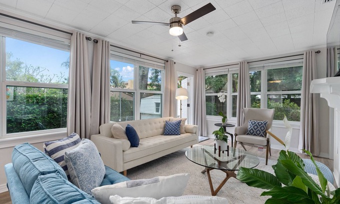 Lake Davis - Greenwood House | 1min from Downtown Orlando I 17min from Disney & Universal I Luxury Villa for 6