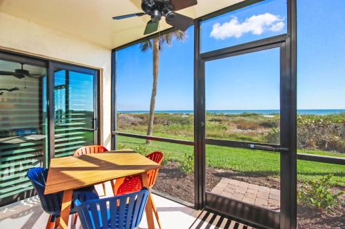 Sanibel Apartment | 1st Floor Sanibel Island Condo Steps From The Gulf Of Mexico 5C1