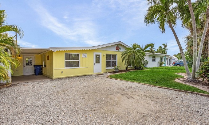 Saint James City House | 2/2 Property in St. James City, Pet Friendly, Fenced in Yard!