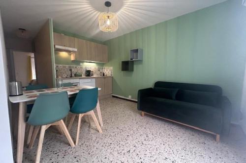 Frontignan Apartment | 2 air-conditioned rooms in villa by the sea