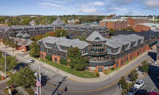 The Point Resort | 2 bdrm Club Wyndham Long Wharf;10 min walk to Newport Boat Show; parking incl.