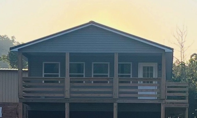 Mount Gay Apartment | 2 bed 1 bath. sleeps 6 in Logan. Located near HMTS access points, dining, shops