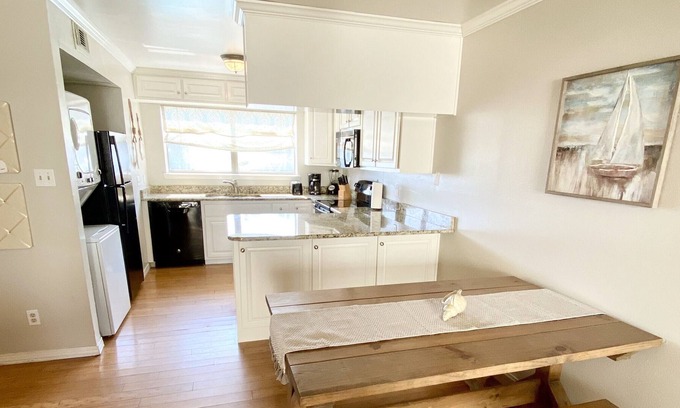 Orange Beach East Apartment | 2 bed 2 bath minutes to FloraBama!