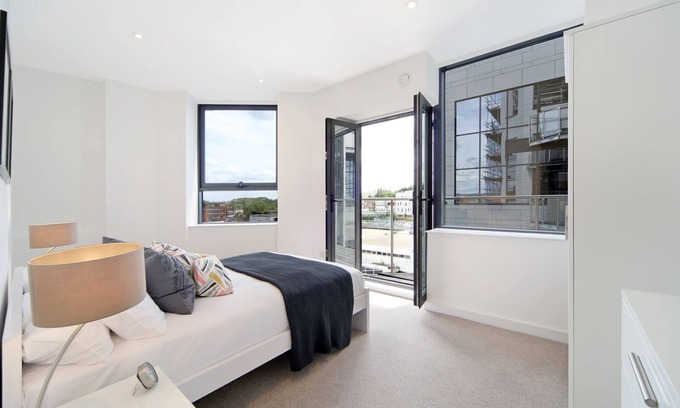 Harrow Apartment | 2 bed, 2 bath next to station and Northwick Park Hospital