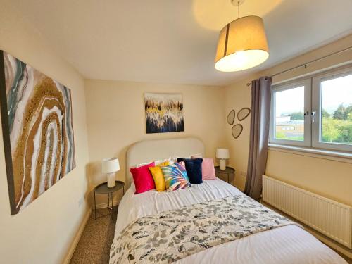 Longcroft Apartment | 2 Bed Apt, 4 beds with Parking