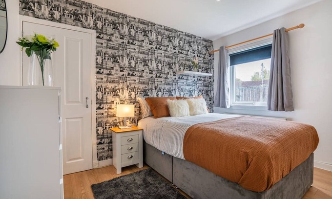 Ormiston House | 2 Bed Bungalow - Free Parking