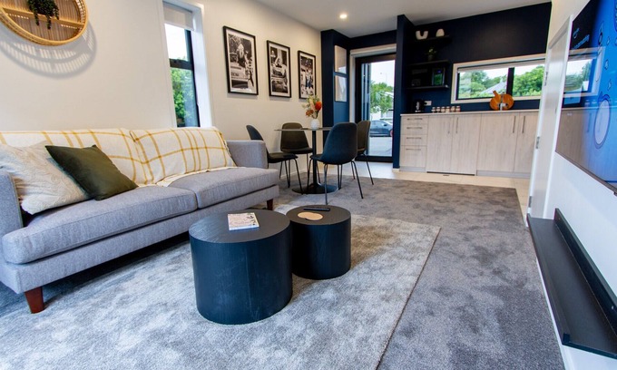 Addington House | 2 Bed Central Addington w/Park