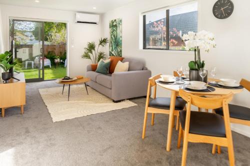 Riccarton Apartment | 2 bed Escape, Heart of Riccarton w/carpark