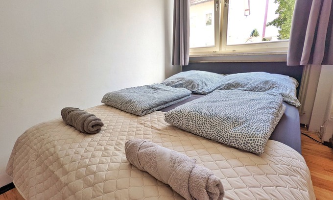 Villingen-Schwenningen Apartment | 2 Bed Flat - Sleeps 3 - Pets - Parking - Wifi