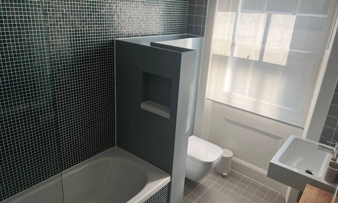 Brompton & Hans Town Apartment | 2-bed flat in Brompton Square, near Harrods in exclusive Knightsbridge
