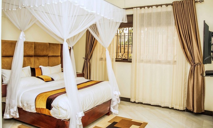 Entebbe Apartment | 2 Bed - Sleeps 4 - Parking - 20 min to Airport