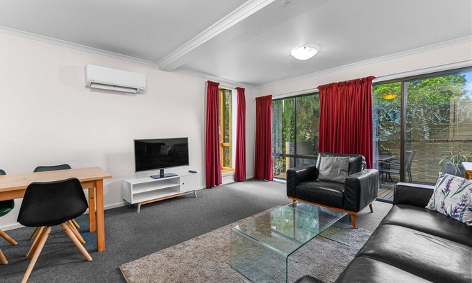 Hobart Central Business District House | 2-Bed Townhouse Retreat in Sandy Bay with Parking