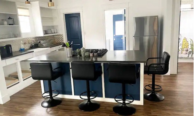 Highland Park House | 2 Bedroom 2 Bath Home in Center of San Antonio!nn