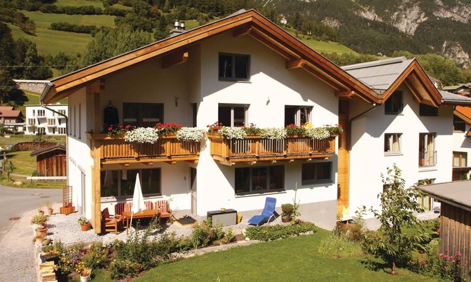 Pettneu am Arlberg Apartment | 2 bedroom accommodation in Pettneu am Arlberg