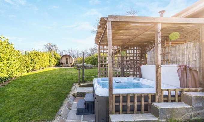 Constable Burton Ski Chalet | 2 bedroom accommodation in Constable Burton