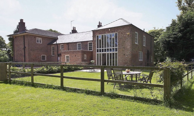 Tilney Fen End Cottage | 2 bedroom accommodation in Sutton Bridge, Spalding