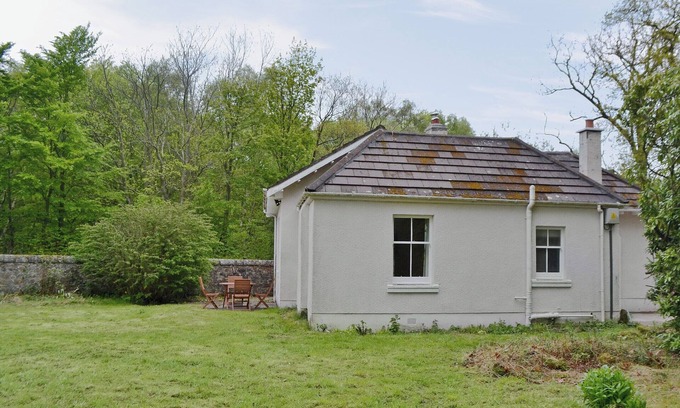 Dunfermline Cottage | 2 bedroom accommodation in Oakley, near Dunfermline