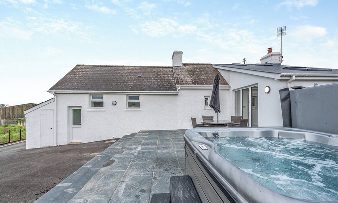 Cross Inn Cottage | 2 bedroom accommodation in Cross Inn, near New Quay