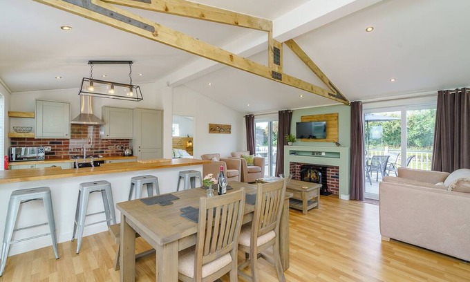 Ellesmere Ski Chalet | 2 bedroom accommodation in Tetchill