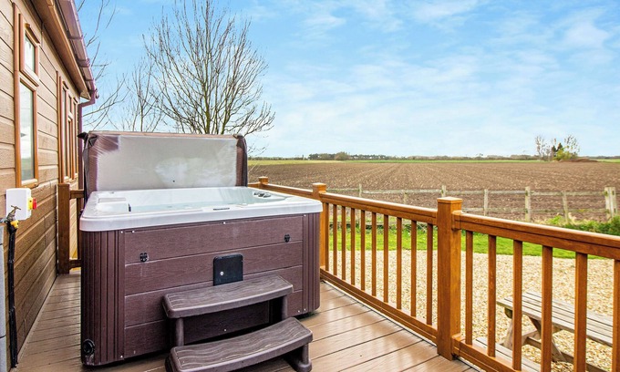 Aubourn Ski Chalet | 2 bedroom accommodation in Swinethorpe, Nr Lincoln