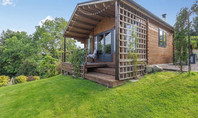 Newtown Cottage | 2 bedroom accommodation in Cefn Mawr, near Newtown