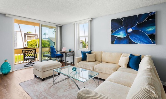 South Redondo Apartment | 2-bedroom apartment in wonderful Redondo Beach with WiFi, pool, jacuzzi, gym,
