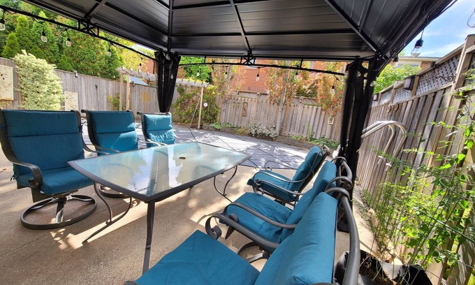 Erin Mills Apartment | 2-Bedroom Apartment near UTM & Pearson Airport