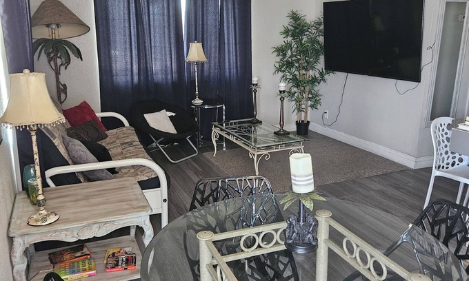 Las Vegas Apartment | 2-bedroom apartment in superb Las Vegas with AC