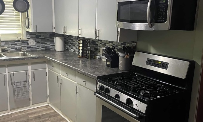 Creston Heights House | 2 bedroom duplex, WiFi, Fenced in yard. Pets Welcome 30+ day rental