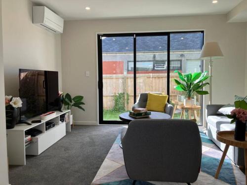 Christchurch Apartment | 2-bedroom ensuite, close to city, comfortable, accessible with own parking