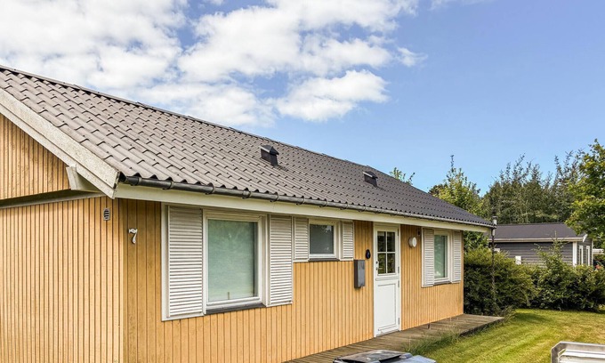 Dannemare House | 2 bedroom nice home in Dannemare