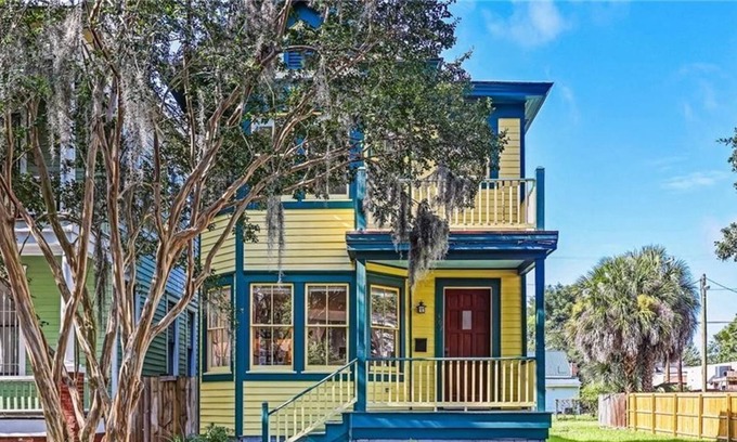 Savannah Victorian District Apartment | 2 Bedroom Single family L-554285 by Houzlet