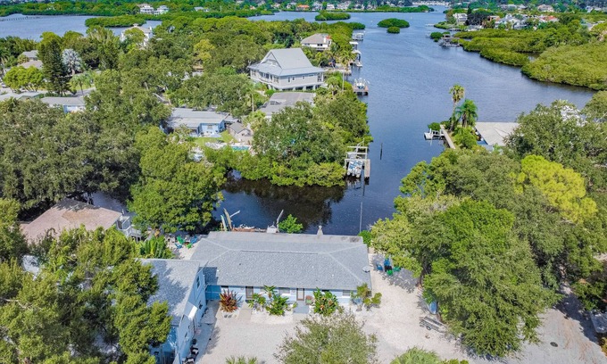 Ozona Apartment | 2 Bedroom Waterfront Apt In Ozona/Palm Harbor Beachcomber