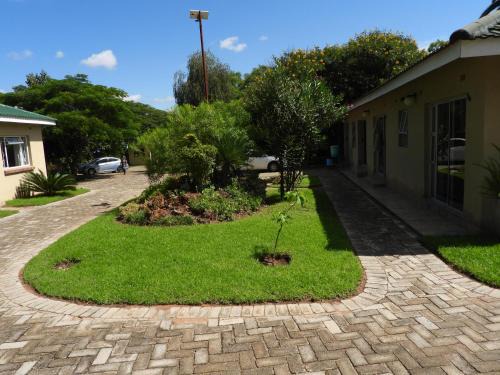 Harare Apartment | 2 bedroomed apartment with en-suite and kitchenette - 2071