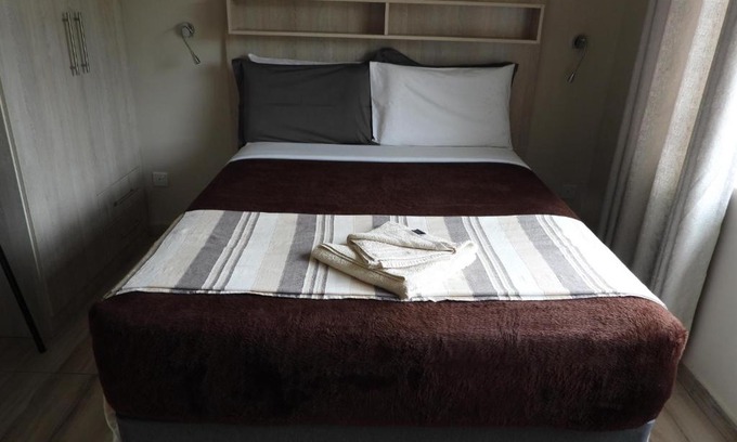 Harare Apartment | 2 bedroomed apartment with en-suite and kitchenette - 2065