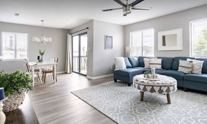 Tallahassee House | 2 blocks to FSU,Campus tours/visits,King bed,Gated community w/2 pools,Free park