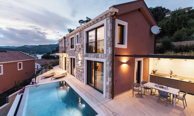 Slano House | 2 BRAND new villas with a sea view and close to the beachfront and Dubrovnik