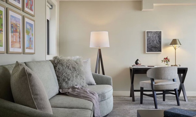 Capitol Hill Hotel | 2 Elegant City Retreat Steps from Smithsonian Museum and Iconic DC Landmarks