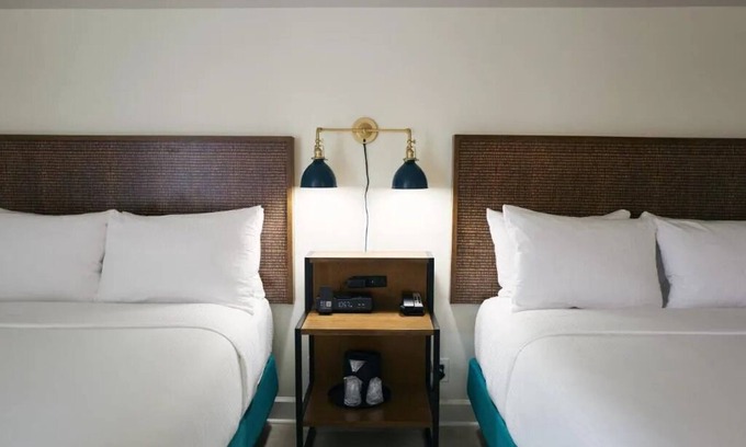 Downtown San Francisco Hotel | 2 Elegant Units with Heated Pools in the Heart of San Francisco