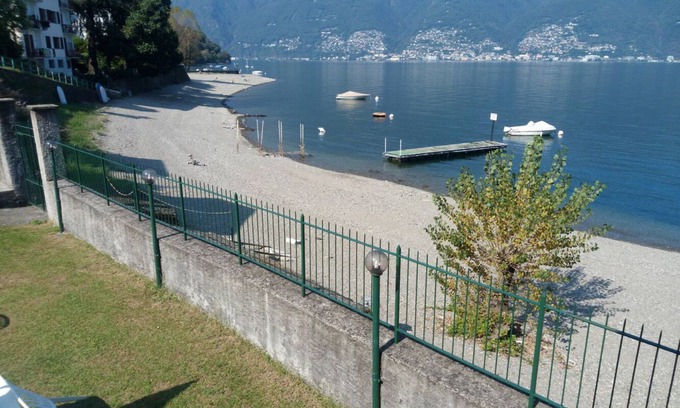 Zenna House | 2 bedroom house in small residence right on the beach